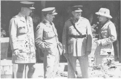 صورة تجمع قائد سلاح الجو الجنرال براون و المايجور جنرال لافاراك و اللوتانت جنرال مايتلند ويلسون و الجنرال الفرنسي كاترو