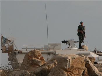 جندي اسباني على آليته في الشرقي (طارق ابو حمدان)