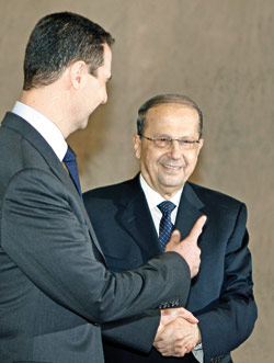 الرئيس الأسد والجنرال عون في قصر الشعب في دمشق أمس