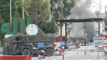 عناصر من الجيش اللبناني خلال أحد الاشتباكات في حي التعمير على طرف عين الحلوة