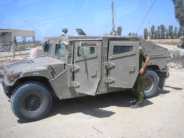 الهامر هى السيارة المصفحة الاولى المفضلة لدى افراد جيش العدو الاسرائيلي و الجيش الامريكى