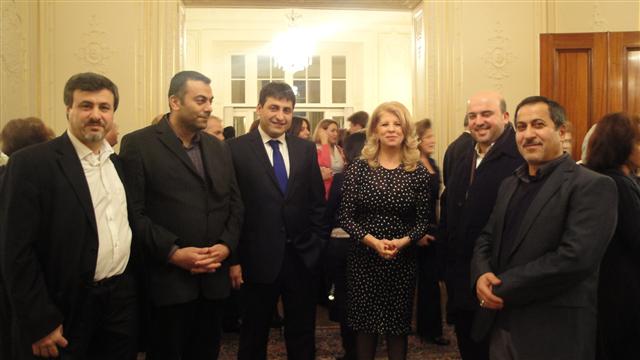 السفيرة عسيران والقنصل عباس مع وفد الجمعية الثقافية اللبنانية ووفد الجمعية الخيرية في السفارة - لندن