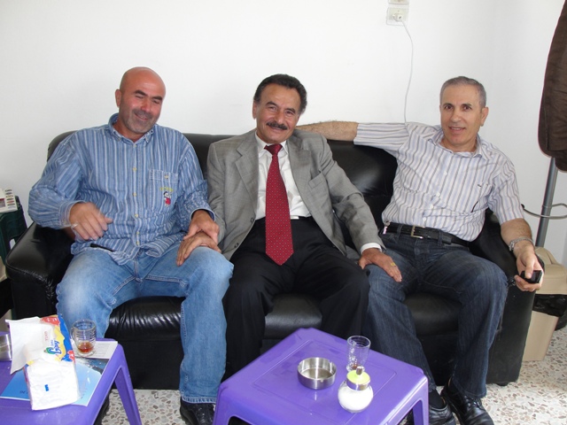 ثلاثة مرشحين: المختار السابق أبو فيروز، عزت رشيدي (عضوا المجلس البلدي الحالي) وأبو علي كلش(عضوا المجلس البلدي الأسبق)
