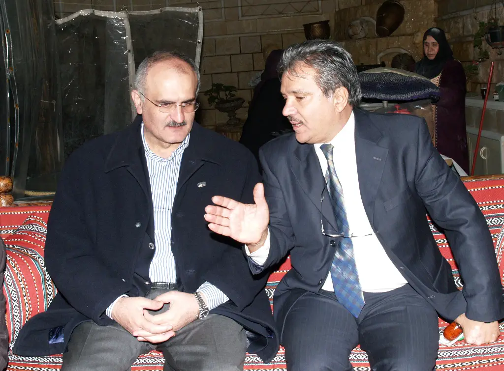 الوزير علي حسن خليل والمغترب محمد صفاوي في دردشة جانبية - أرشيف