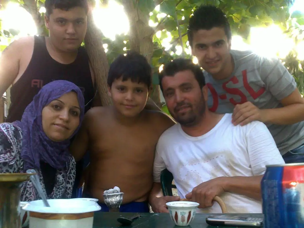 حسين فارس غصن وعائلته الصغيرة