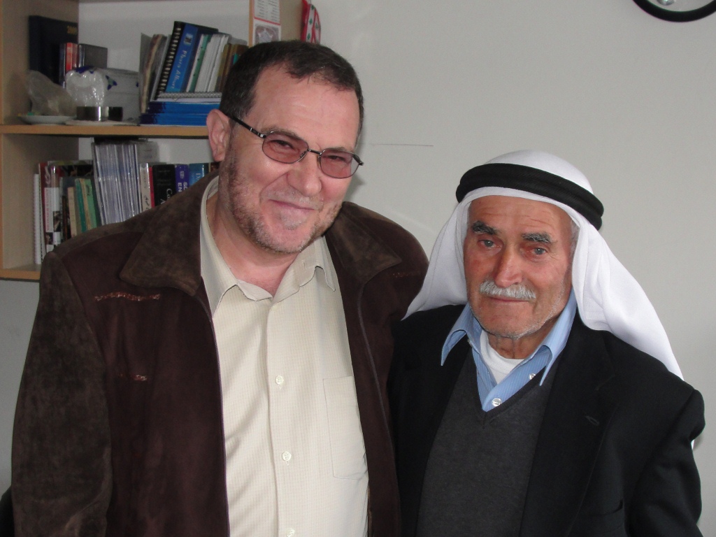 الحاج أبو توفيق سعد والرئيس علي زريق في موقع خيام دوت كوم