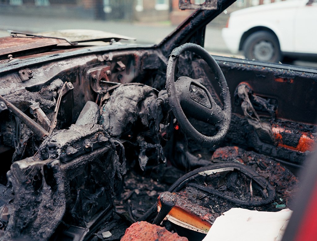 سيارة محترقة - أرشيف