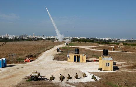 العدوان الصهيوني يتواصل على قطاع غزة لليوم الخامس على التوالي (دارين واتسايد - رويترز)