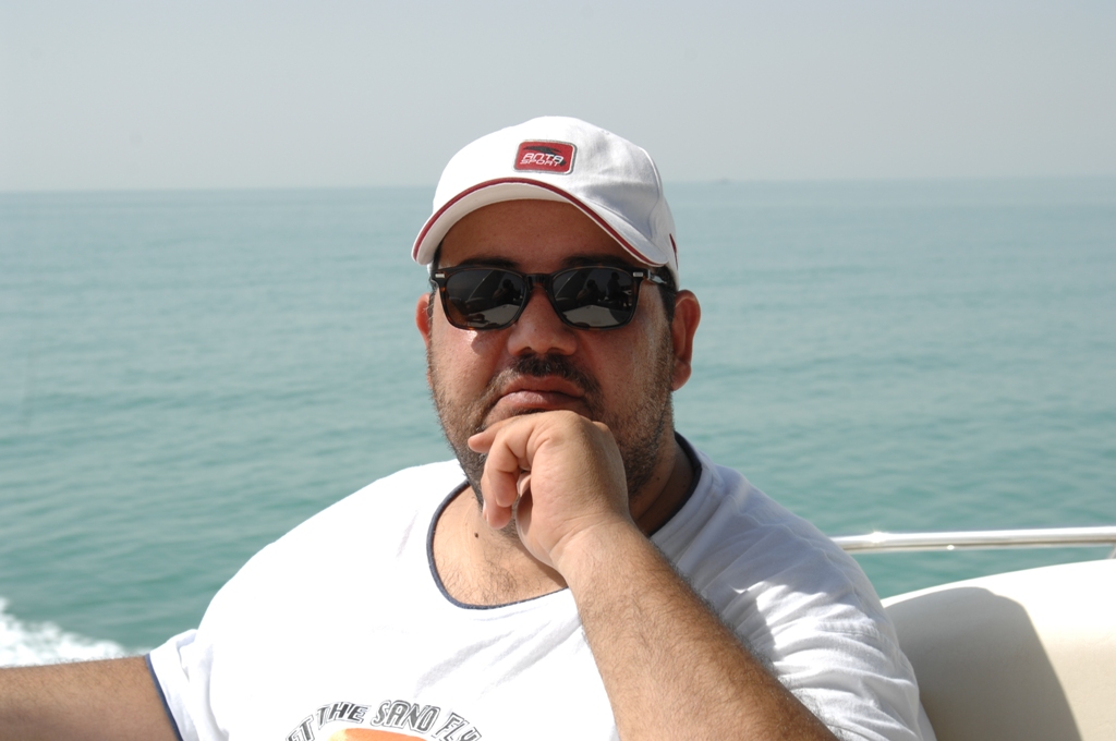الكاتب حسين السيد علي السيد سعيد زلزله