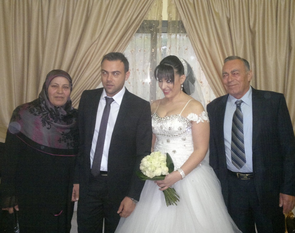 غادة ادريس وحسين حيدر.. مع والدي العريس