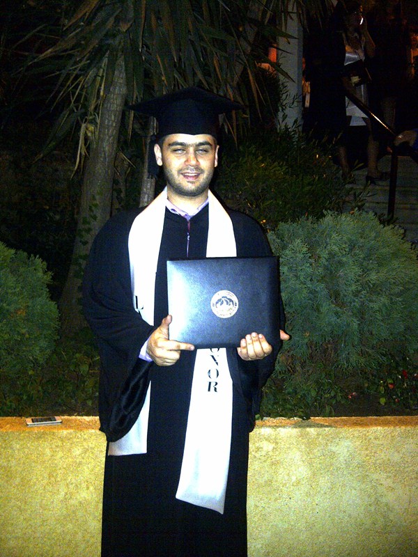 عبدالله  عماد عبدالله تخرج بدرجة تفوق من كلية الأدارة والأعمال في الجامعة اللبنانية الأميركية  LAU