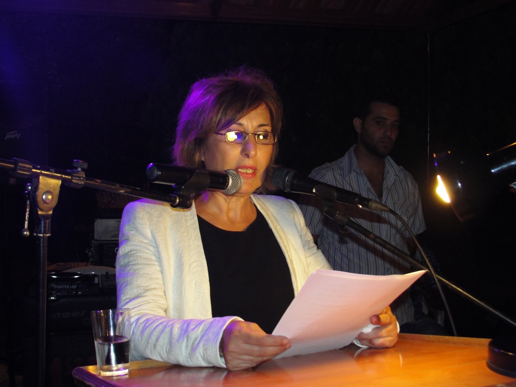 لسيدة صباح أبو عباس - نائب رئيسة الجمعية تلقي كلمتها في الحفل السنوي للجمعية وفي تكريم الطلاب الناجحين
