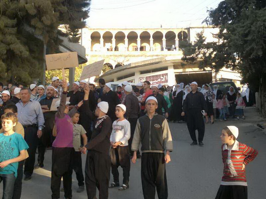 احتجاج أهالي حاصبيا على تركيب هوائي للخلوي في حي الفوقاني