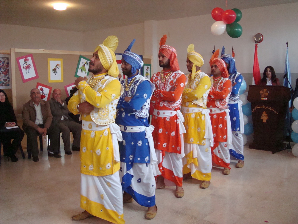 رقصات لجنود هنود من الفولكلور الهندي
