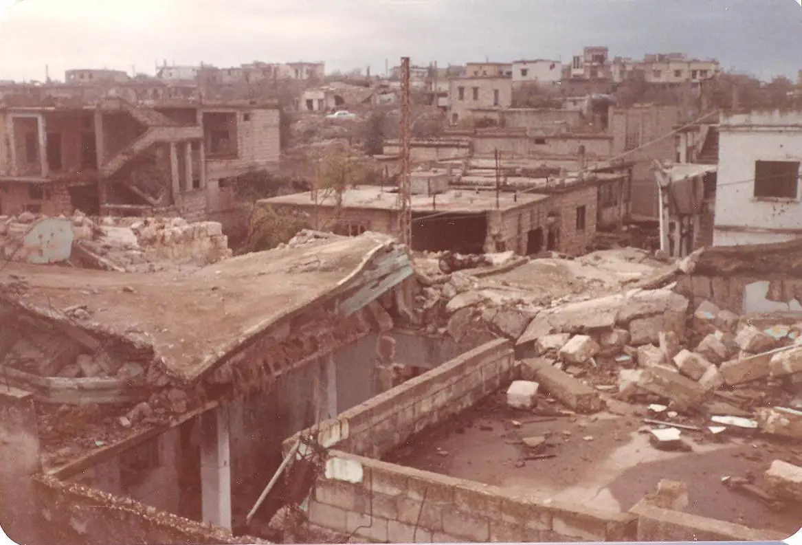 أحد أحياء الخيام المدمّرة - ك1 1982
