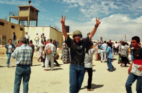 تحرير معتقل الخيام في 23 أيار 2000 (ضياء شمس)