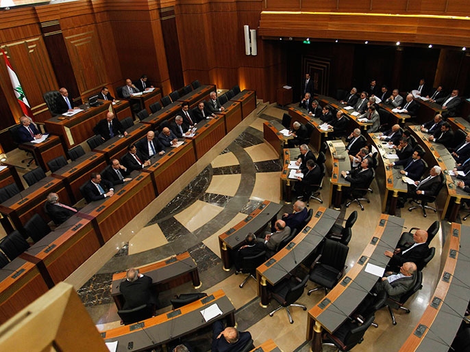 مجلس النواب اللبناني مدد ولايته الحالية سنة وخمسة أشهر (رويترز)