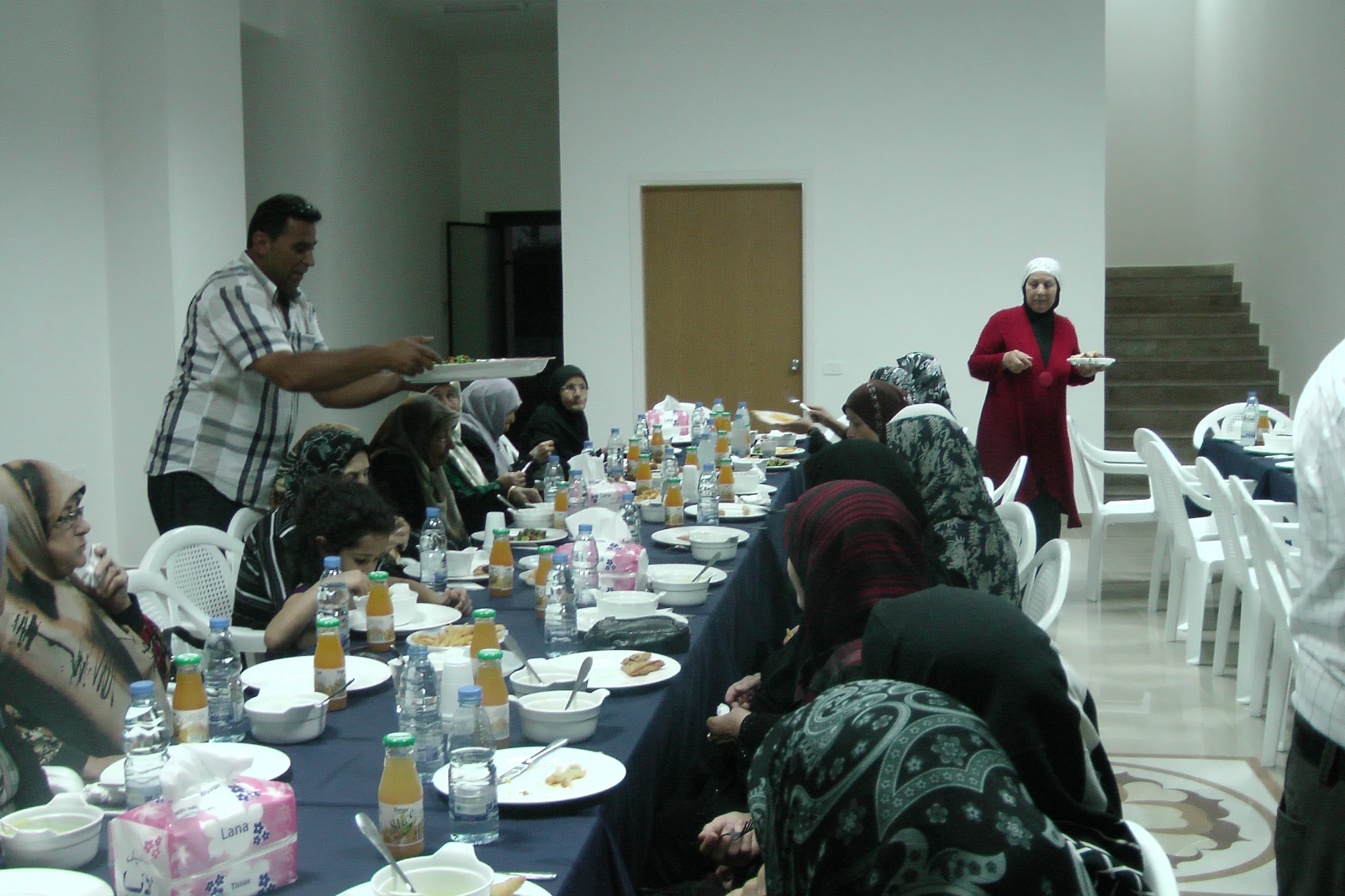 حفل إفطار للمسنين وللشؤون الإجتماعية في نادي الخيام