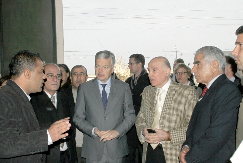 وزير خارجية بلجيكا يزور مراكز عامل في كامد اللوز ومشغرة