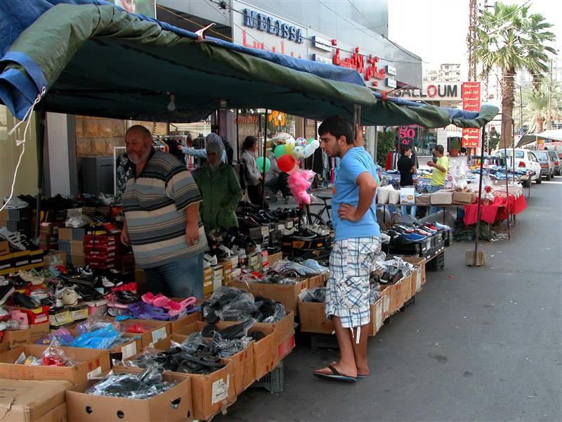 الحركة التجارية شبه معدومة في سوق النبطية (عدنان طباجة)