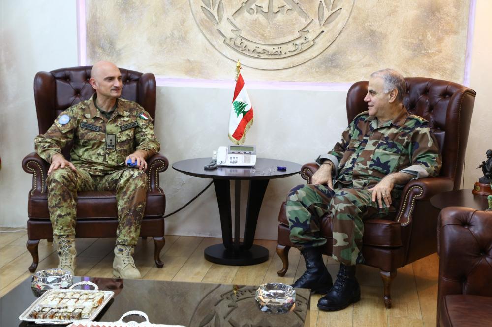 قهوجي مستقبلاً  قائد قوات الأمم المتحدة الموقتة في لبنان الجنرال لوتشيانو بورتولانو