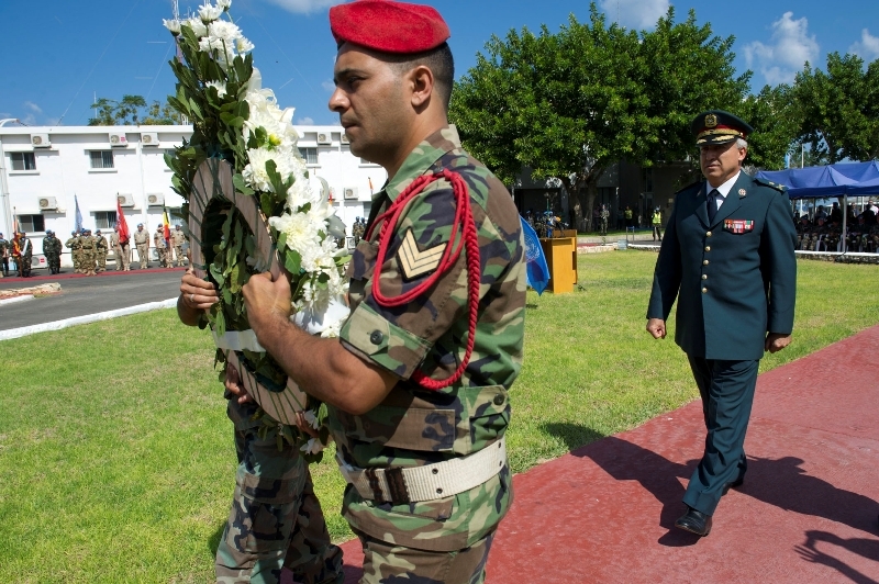 العميد شاهين يضع إكليلا من الزهر عند النصب التذكاري لشهداء اليونيفيل الذين ضحوا بحياتهم  في سبيل خدمة السلام