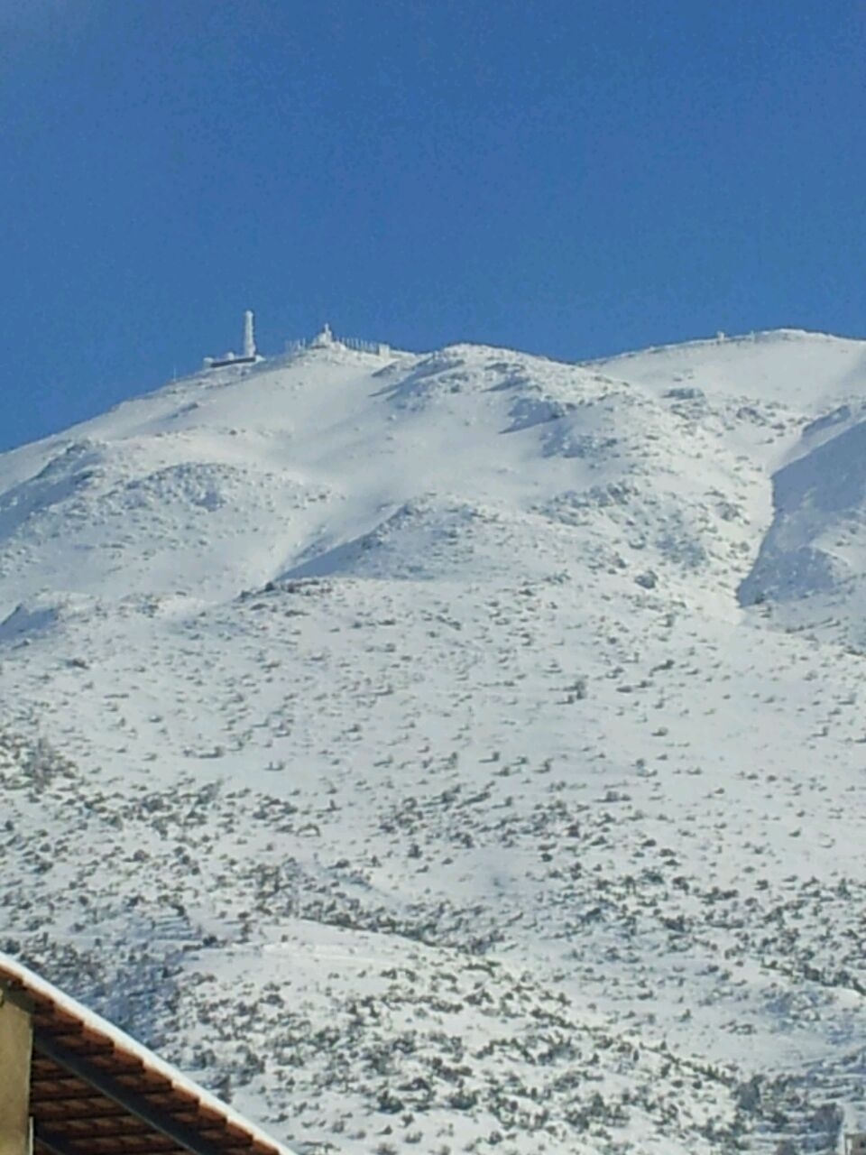 الثلج حاصر مواقع الاحتلال في مرتفعات جبل الشيخ المشرف على شبعا