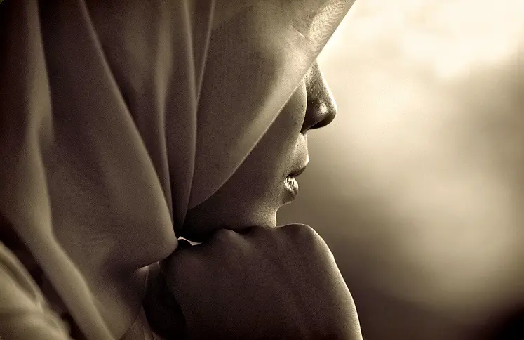 الحجاب شرع في جميع الأديان السماوية وليس استحباباً كما يحلو للبعض