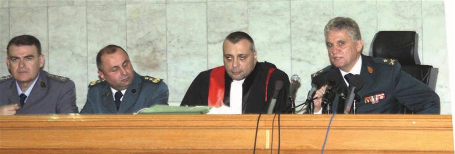 رئيس «المحكمة العسكرية الدائمة» السابق العميد الركن نزار خليل خلال إصدار حكم الإعدام الأوّل