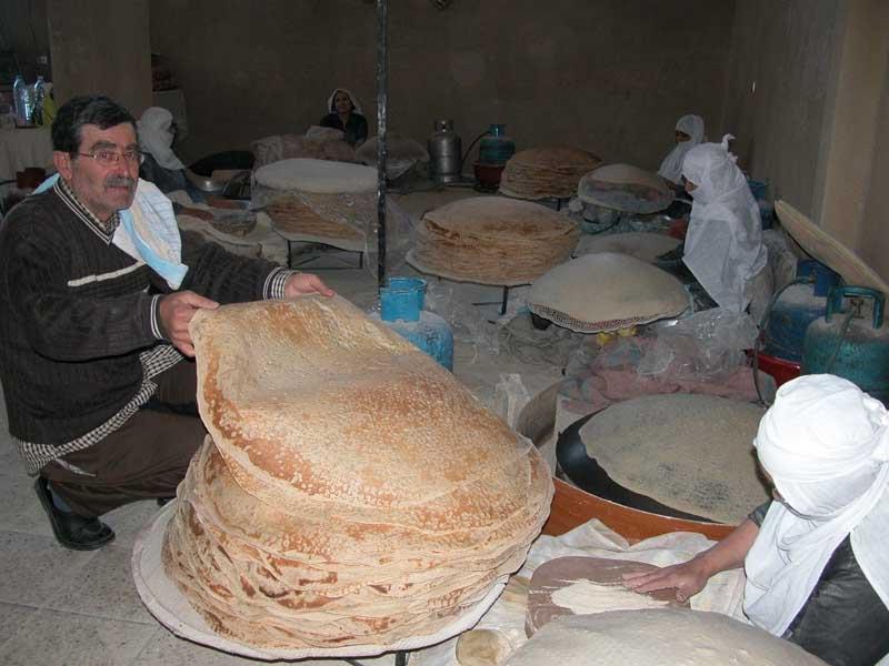 مخبز ناشط في حاصبيا خلال العاصفة (طارق ابو حمدان)