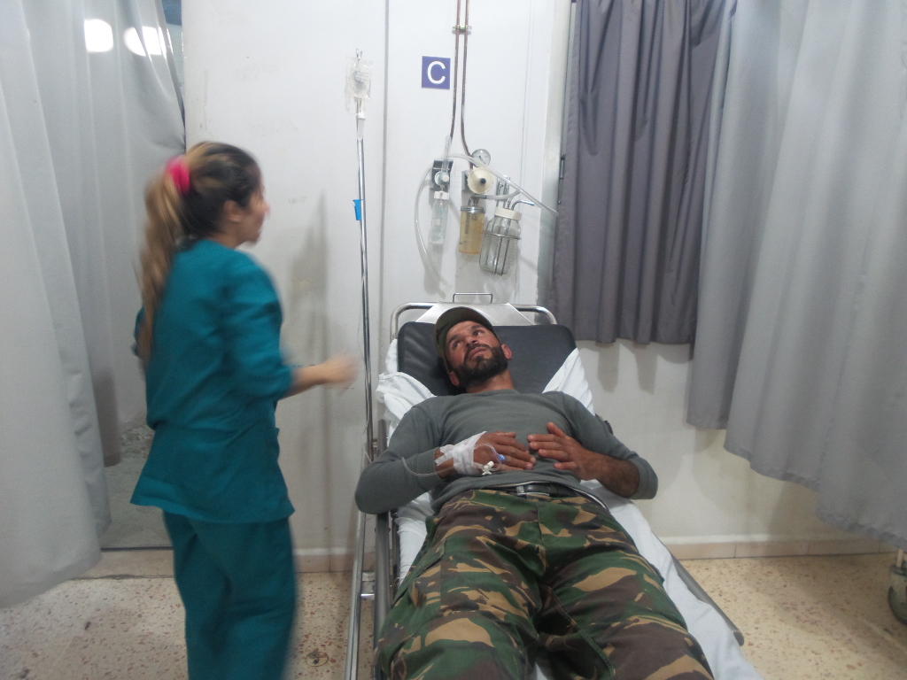 الراعي اللبناني علي محمد دعكور بتلقى العلاج في مستشفى مرجعيون الحكومي