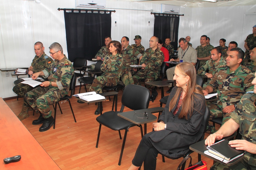  المشاركون من الجيش في الدورة التوجيهية في مجال التعاون المدني العسكري
