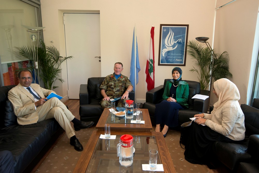 الجنرال بيري يلتقي الوزيرة عز الدين بحضور ميرزا