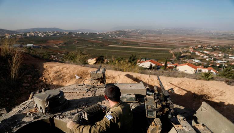 تسعى إسرائيل لتكريس الفصل بين الجبهتين اللبنانية والسورية (Getty)