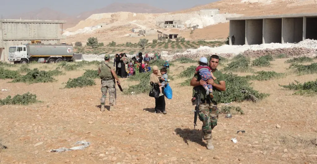 الجيش يسهّل دخول النساء والأطفال من المخيمات الى داخل عرسال