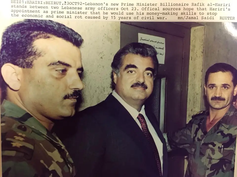 صورة اللواء عبّاس ابراهيم التي تجمعه بالرئيس رفيق الحريري