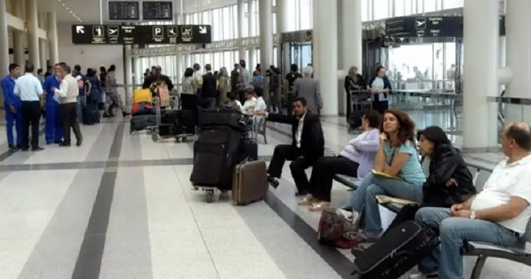 مسافرون عبر مطار رفيق الحريري الدولي 