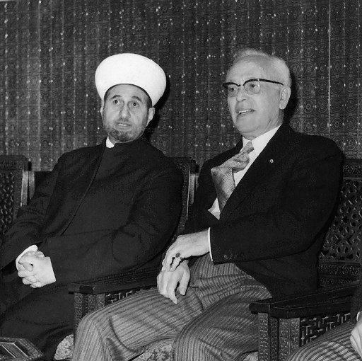 صورة للرئيس سليمان فرنجية والمفتي حسن خالد عام 1974