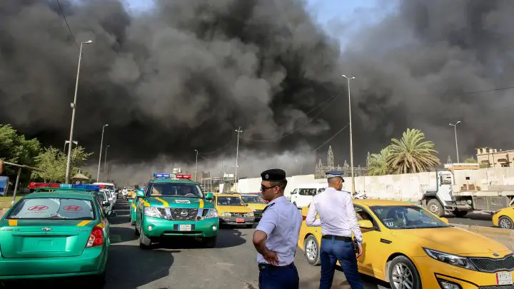 الدخان يتصاعد من مخازن صناديق الاقتراع في بغداد