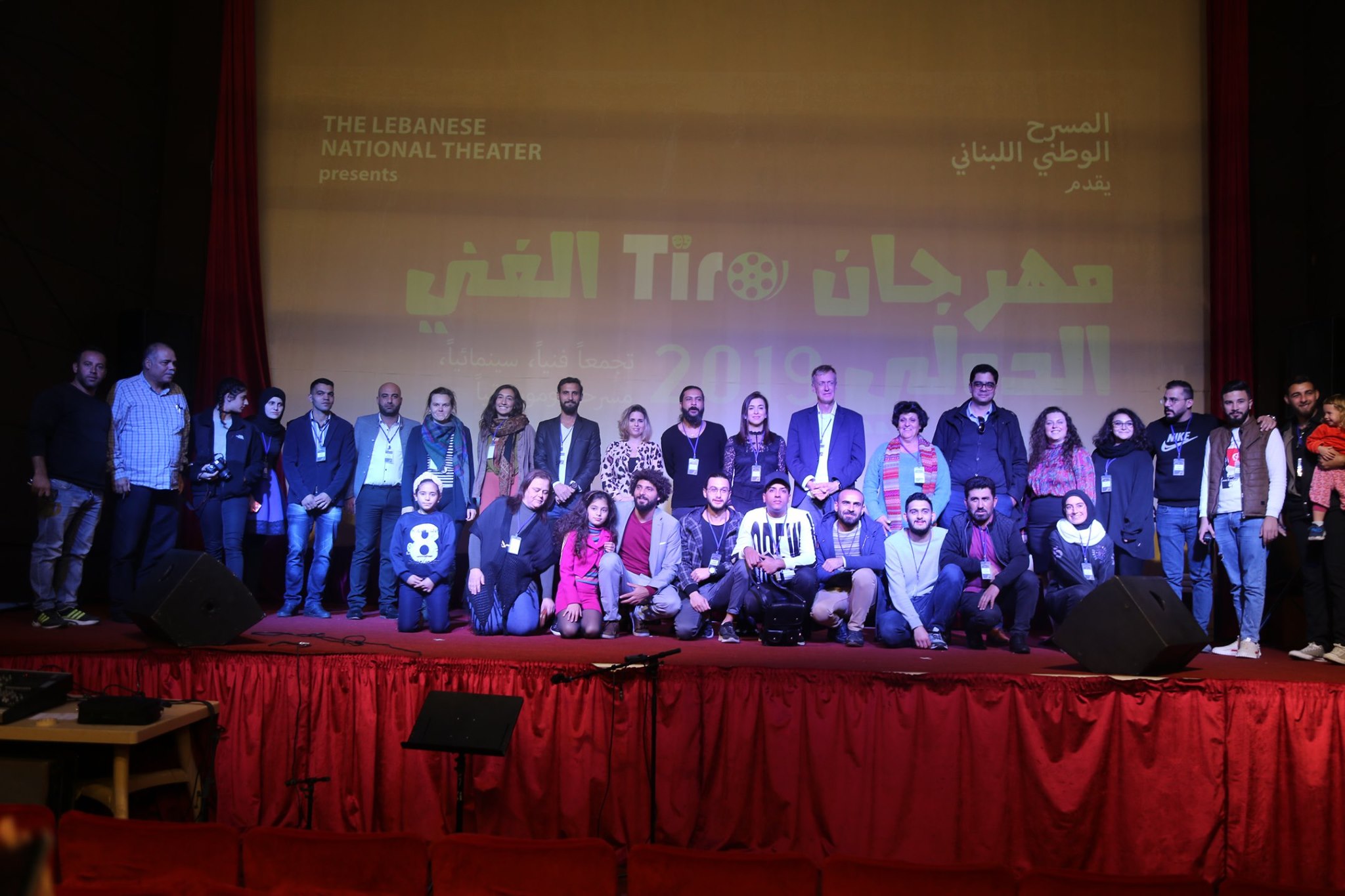 صورة مع المشاركين في المهرجان