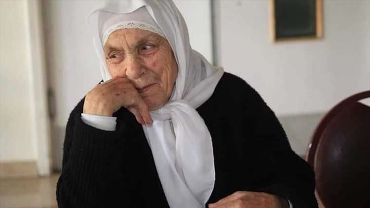السيدة سعاد عدوان (65 عاما)، والدة كمال درويش (38 عامًا)