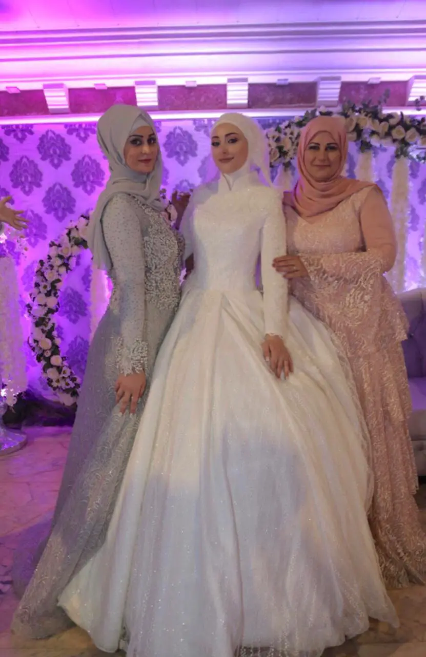 العروس نور مع شقيقتي العريس فاطمة ونور