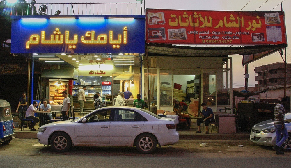 المطاعم السورية باتت منطقة جذب لمئات السودانيين 