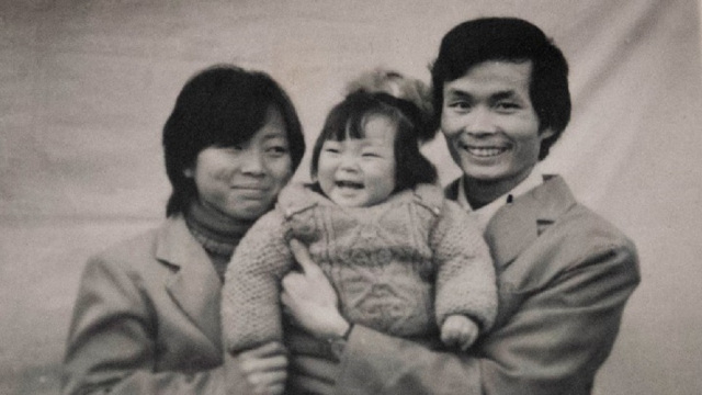صورة لواحدة من آلاف العائلات الصينية التي لا تزال تبحث عن أبنائها الذين تم التخلي عنهم خوفا من العقوبات المفروضة عليهم