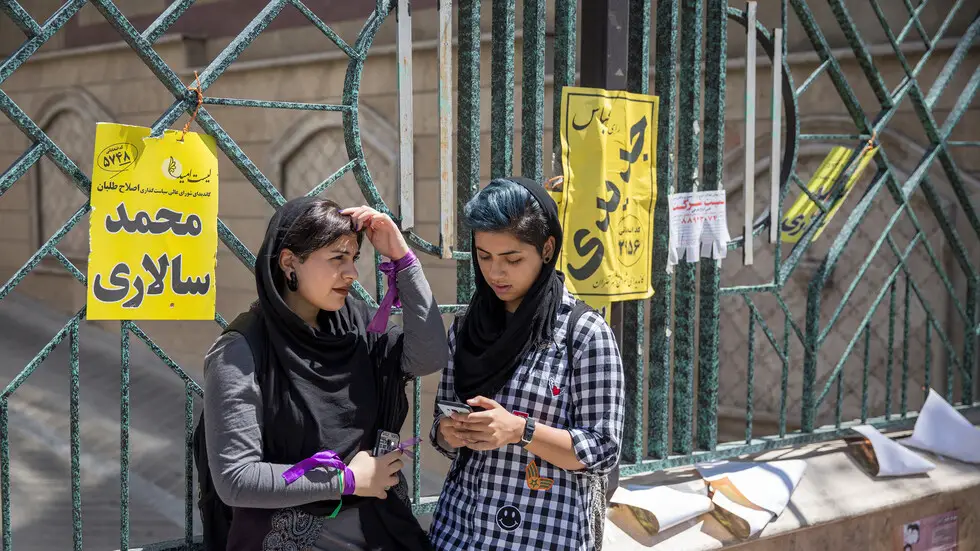 فتيات إيرانيات، صورة تعبيرية من الأرشيف - رويترز