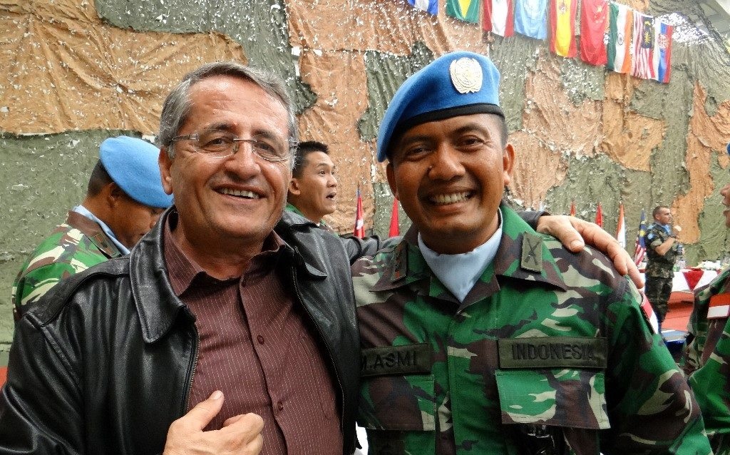 خلال مشاركة أندونيسيا بقوات حفظ السلام (اليونيفيل) في جنوب لبنان، نجح جنودها ببناء صداقات وعلاقات مبنية على المحبة والاحترام مع السكان المحليين