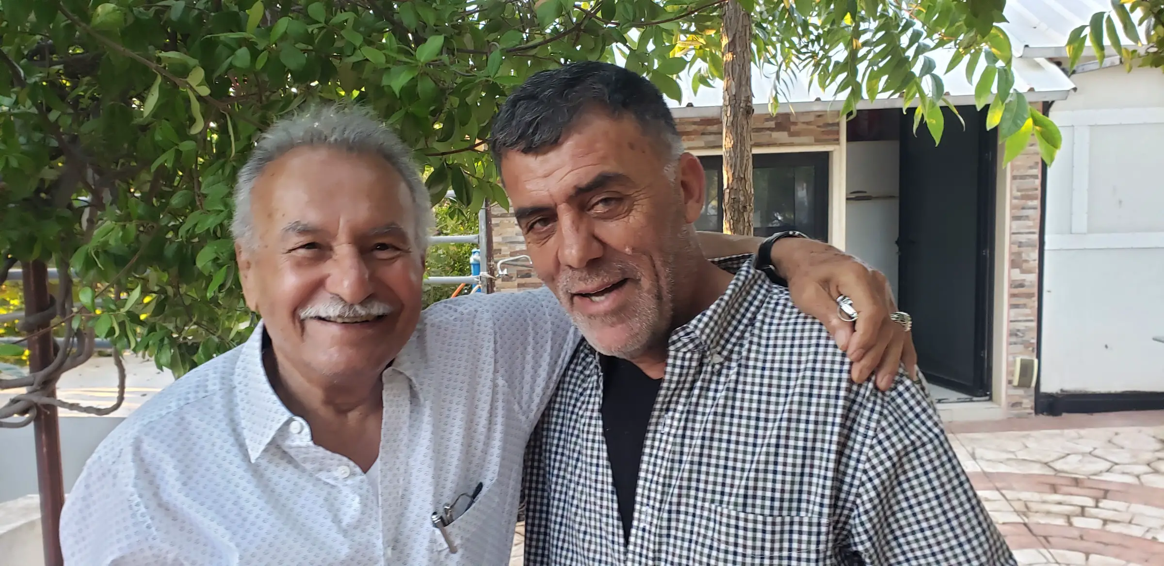 الصديقان المتنافسان حسن عكر والمختار أبو فيروز حسين قنصور