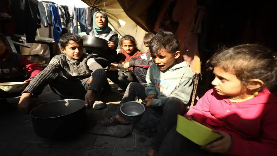 الجوع الذي يهدد أطفال غزة يتقدم على تاثير الحرب عليهم وعلى الصدمات والاضطرابات التي يعيشونها