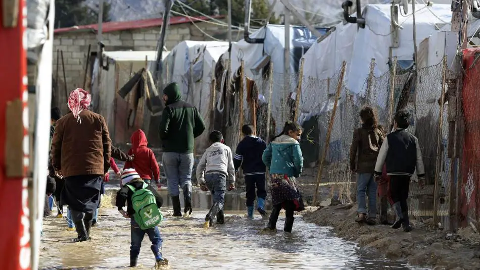 تلتقي قوى المعارضة والموالاة في لبنان على ضرورة إعادة اللاجئين (Getty)