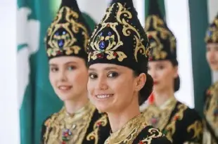 مصممو الأزياء والطهاة ولاعبو الهوكي من العالم الإسلامي يتوجهون إلى روسيا